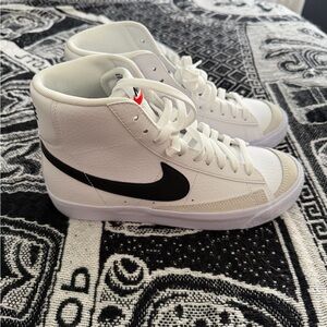 Nike White and Black High-Tops
